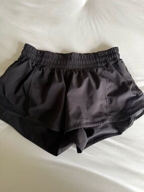 Lululemon Hotty Hot Shorts (2.5 in Size 4)
